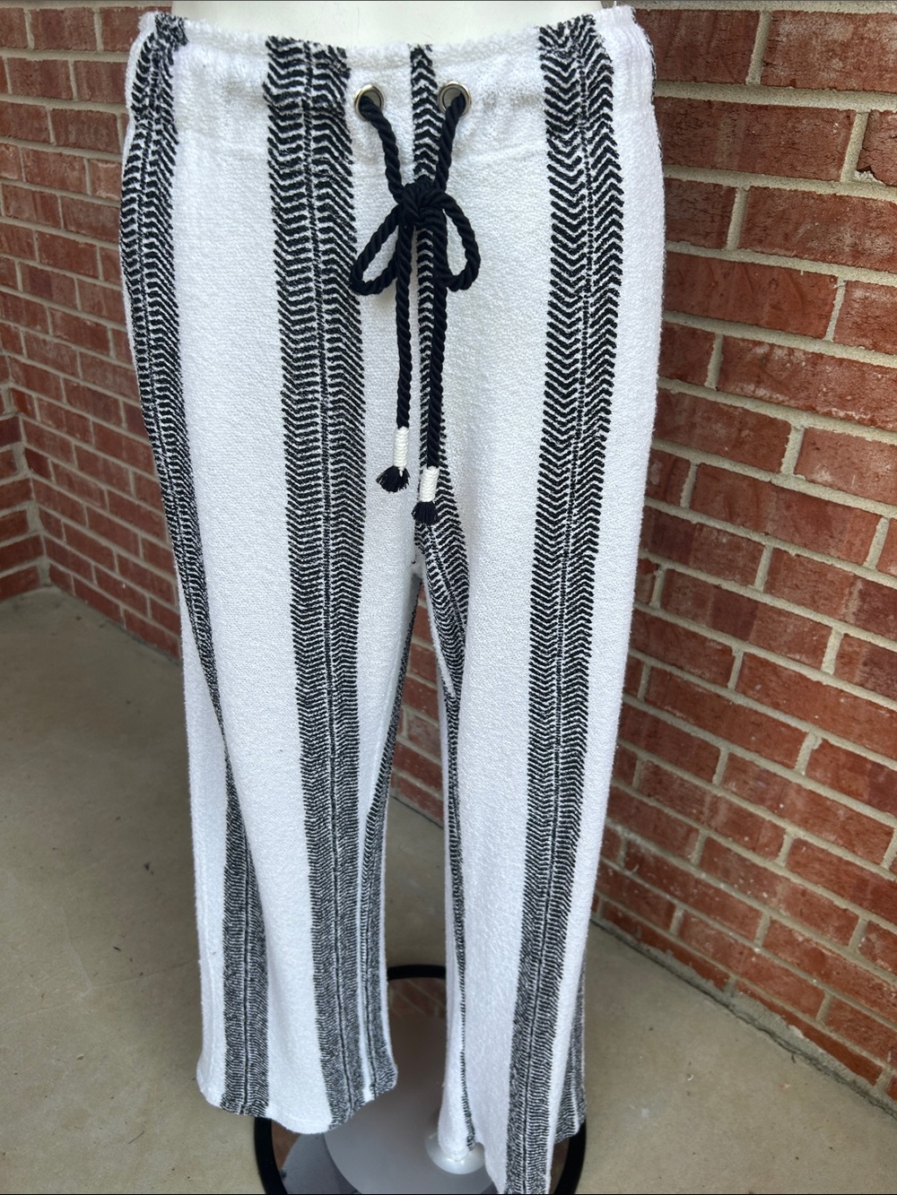 VANILLA STAR Black/White Vertical Chevron Terrycloth-Textured Relaxed Fit Pants